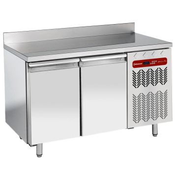 Kühltisch "Wand", belüftet, 2 Türen GN 1/1, 260 Liter (1355x700x880mm)